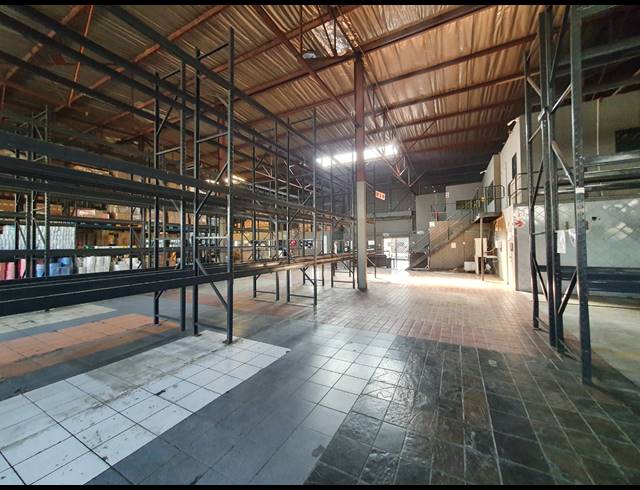 2,100M² WAREHOUSE TO LET IN CITY DEEP
